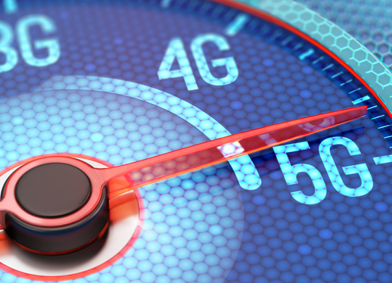 Kuvassa näkyy tyylitelty nopeusmittaristo, jonka asteikot ovat 3G, 4G ja 5G. Nopeusmittarin neula osoittaa kohtaa, joka on lähellä 5G:tä.
