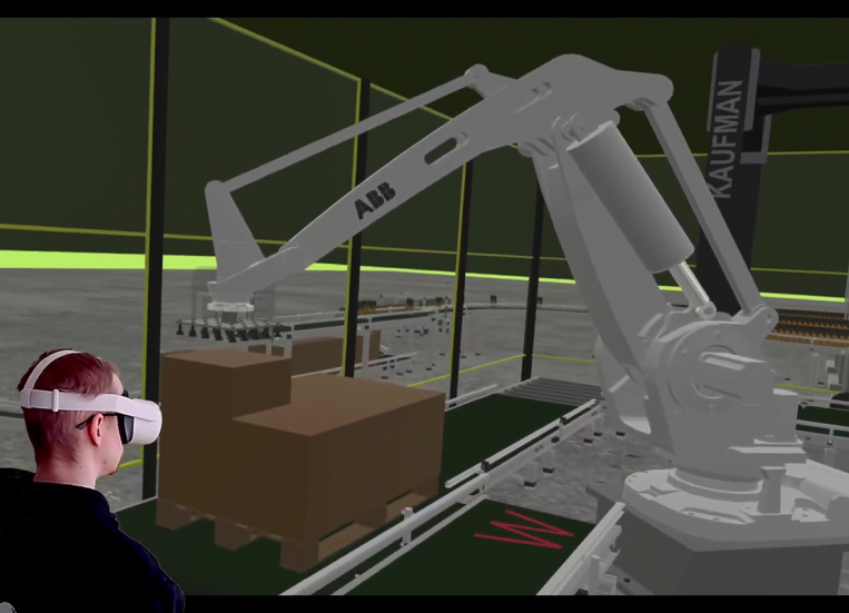Kuvassa opiskelija harjoittelee robotin ohjaamista virtuaalilaboratoriossa. Hänellä on päässään virtuaalilasit.