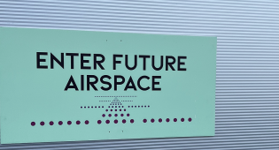 Kuvassa LIFT-tutkimuskeskuksen logo ja sanat Enter Future Airspace.